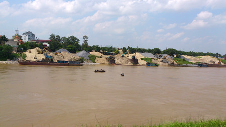 Đến cuối ngày 1/6, nạn nhân Hiền vẫn chưa được tìm thấy. Ảnh: Tuấn Nguyễn. Đến cuối ngày 1/6, nạn nhân Hiền vẫn chưa được tìm thấy. Ảnh: Tuấn Nguyễn