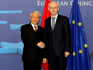 Chủ tịch Hội đồng châu Âu Herman Van Rompuy đón Tổng Bí thư Nguyễn Phú Trọng.. Chủ tịch Hội đồng châu Âu Herman Van Rompuy đón Tổng Bí thư Nguyễn Phú Trọng.