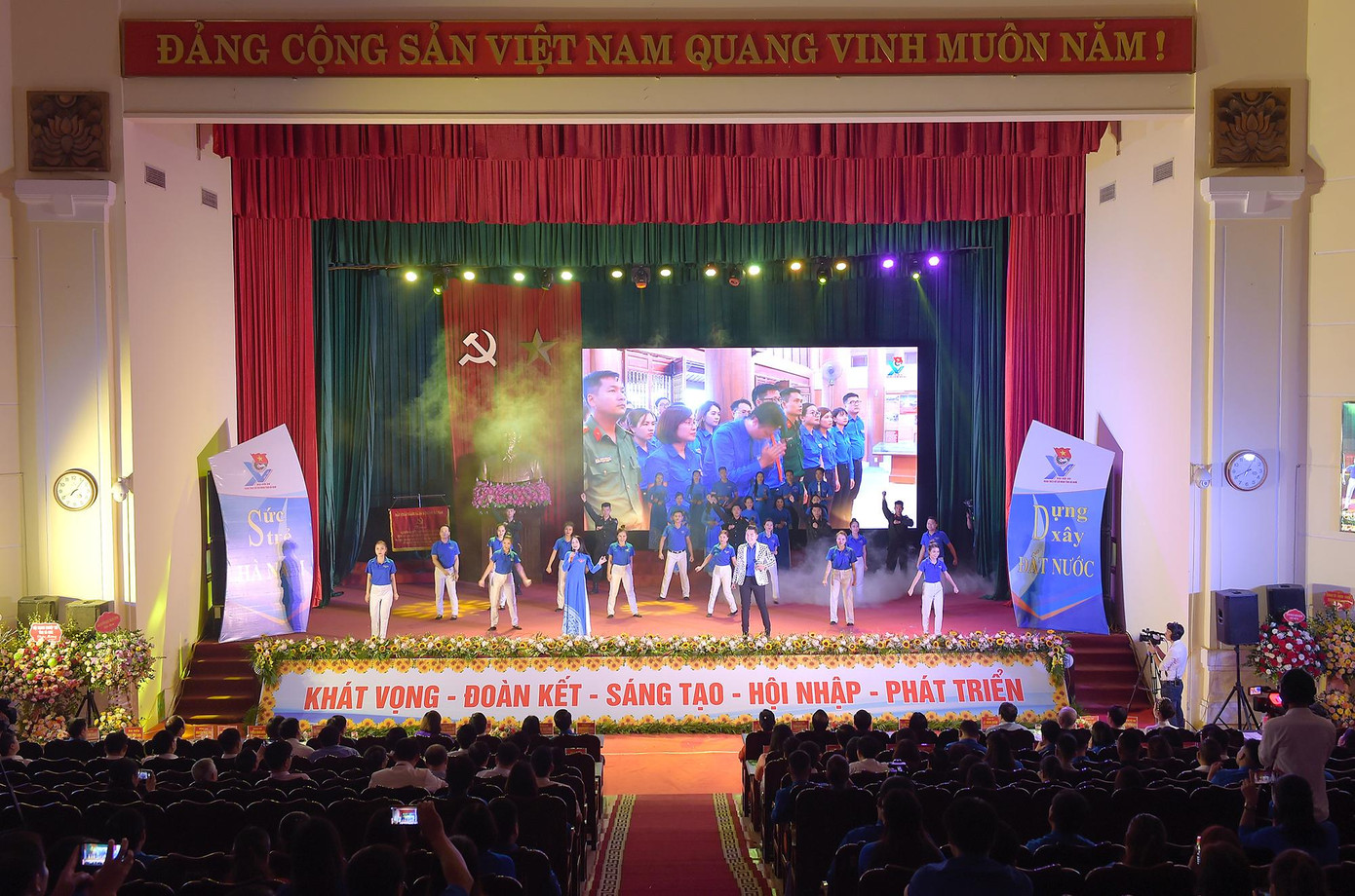 Ngày 22/9, tại Nhà văn hóa tỉnh Hà Nam, Đại hội đại biểu Đoàn TNCS Hồ Chí Minh tỉnh Hà Nam lần thứ XV nhiệm kỳ 2022 - 2027 với tinh thần hành động "Khát vọng - đoàn kết - sáng tạo - hội nhập - phát triển" diễn ra phiên trọng thể. Ngày 22/9, tại Nhà văn hóa tỉnh Hà Nam, Đại hội đại biểu Đoàn TNCS Hồ Chí Minh tỉnh Hà Nam lần thứ XV nhiệm kỳ 2022 - 2027 với tinh thần hành động "Khát vọng - đoàn kết - sáng tạo - hội nhập - phát triển" diễn ra phiên trọng thể.