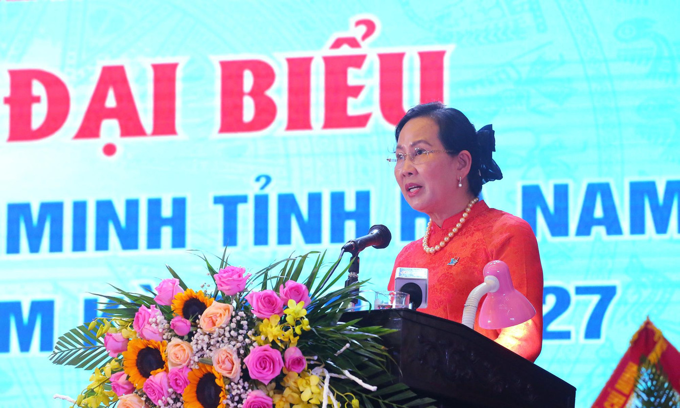 Bà Lê Thị Thủy - Bí thư Tỉnh ủy Hà Nam đề nghị các cấp bộ Đoàn trong tỉnh tiếp tục khuyến khích, tạo điều kiện cho thanh niên khởi nghiệp, lập nghiệp. Trong đó, chú trọng việc định hướng, hỗ trợ về kỹ thuật, vốn, tìm kiếm thị trường, chia sẻ kinh nghiệm, kỹ năng quản trị... để có thêm nhiều mô hình thanh niên khởi nghiệp, lập nghiệp thành công, hiệu quả, nhất là trong lĩnh vực mới, lĩnh vực khó, lĩnh vực mà tỉnh có lợi thế, tạo sự đột phá, khẳng định bản thân của mỗi đoàn viên thanh niên trên con đường lập thân lập nghiệp. Bà Lê Thị Thủy - Bí thư Tỉnh ủy Hà Nam đề nghị các cấp bộ Đoàn trong tỉnh tiếp tục khuyến khích, tạo điều kiện cho thanh niên khởi nghiệp, lập nghiệp. Trong đó, chú trọng việc định hướng, hỗ trợ về kỹ thuật, vốn, tìm kiếm thị trường, chia sẻ kinh nghiệm, kỹ năng quản trị... để có thêm nhiều mô hình thanh niên khởi nghiệp, lập nghiệp thành công, hiệu quả, nhất là trong lĩnh vực mới, lĩnh vực khó, lĩnh vực mà tỉnh có lợi thế, tạo sự đột phá, khẳng định bản thân của mỗi đoàn viên thanh niên trên con đường lập thân lập nghiệp.