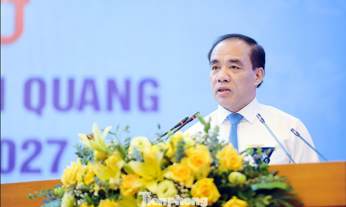 Bí thư Tỉnh ủy Tuyên Quang Chẩu Văn Lâm đề nghị, trong thời gian tới, các cấp bộ Đoàn trong tỉnh tiếp tục xác định công tác giáo dục chính trị, tư tưởng, đạo đức, lối sống cho thế hệ trẻ là nhiệm vụ chính trị hàng đầu của cả hệ thống chính trị và toàn xã hội, trong đó đoàn thanh niên phải là lực lượng nòng cốt. Nhanh chóng có giải pháp tập hợp tối đa thanh niên tham gia các hoạt động Đoàn và các tổ chức do Đoàn làm nòng cốt.