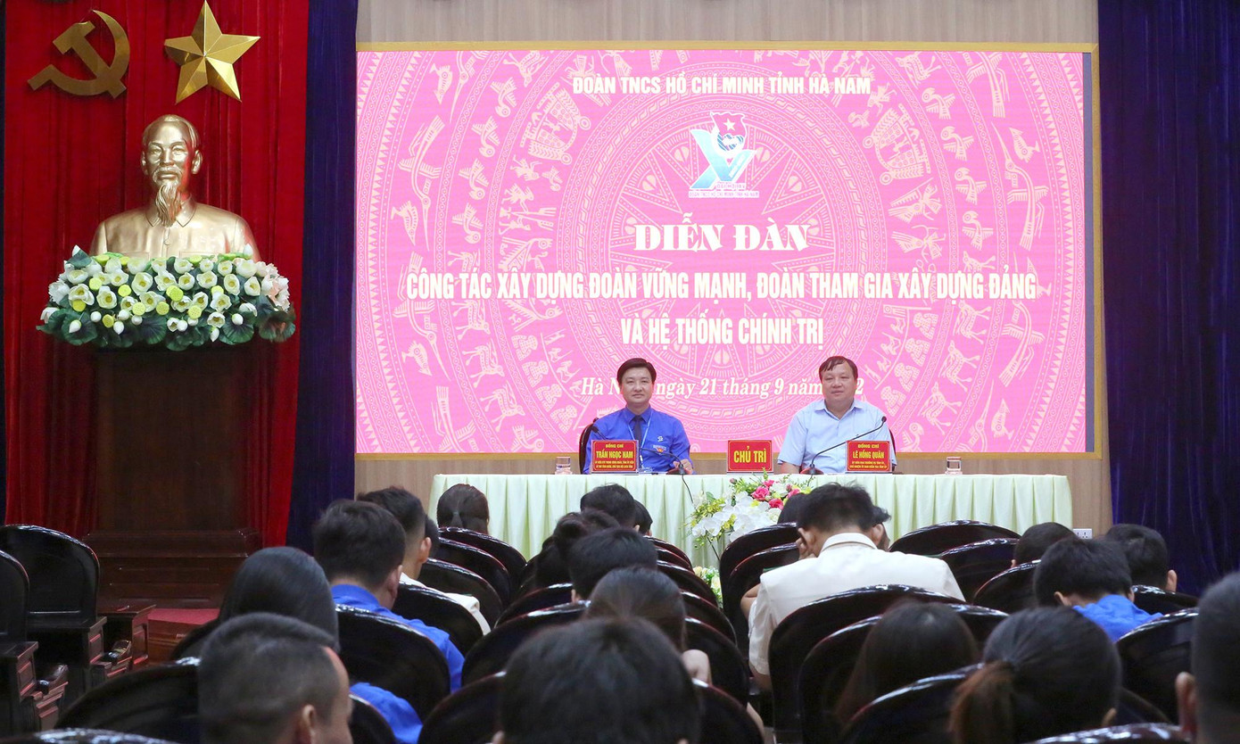 Ông Lê Anh Quân - Chủ nhiệm Ủy ban Kiểm tra Tỉnh ủy Hà Nam và anh Trần Ngọc Nam - Bí thư Tỉnh Đoàn Hà Nam khóa XIV chủ trì diễn đàn số 3 có chủ đề "Công tác xây dựng Đoàn vững mạnh, Đoàn tham gia xây dựng Đảng và hệ thống chính trị". Ảnh: Trọng Tài Ông Lê Anh Quân - Chủ nhiệm Ủy ban Kiểm tra Tỉnh ủy Hà Nam và anh Trần Ngọc Nam - Bí thư Tỉnh Đoàn Hà Nam khóa XIV chủ trì diễn đàn số 3 có chủ đề "Công tác xây dựng Đoàn vững mạnh, Đoàn tham gia xây dựng Đảng và hệ thống chính trị". Ảnh: Trọng Tài