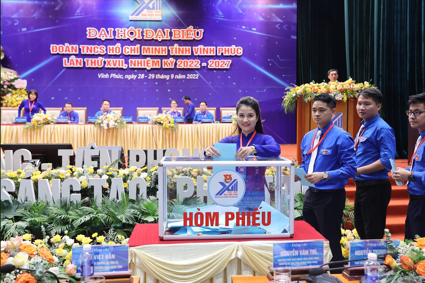 Các đại biểu tiến hành bỏ phiếu bầu đoàn đại biểu tham dự Đại hội đại biểu Đoàn TNCS Hồ Chí Minh toàn quốc lần thứ XII.