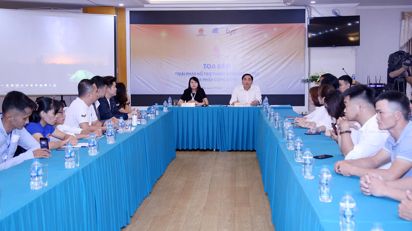 Tọa đàm “Giải pháp hỗ trợ thanh niên khuyết tật hòa nhập cộng đồng”. Ảnh: Công Thành