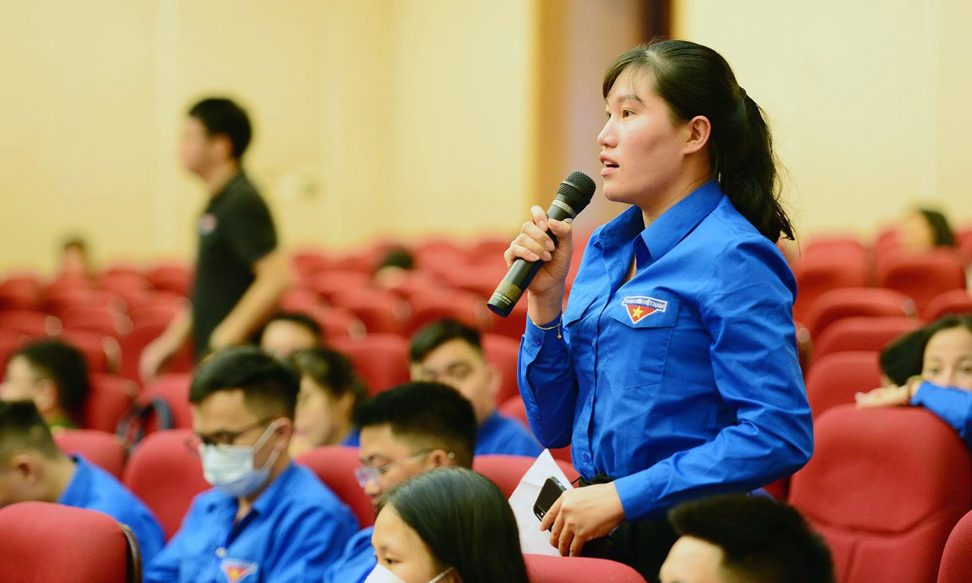 Chị Đặng Thị Dương quan tâm chính sách hỗ trợ mô hình kinh tế du lịch của thanh niên.