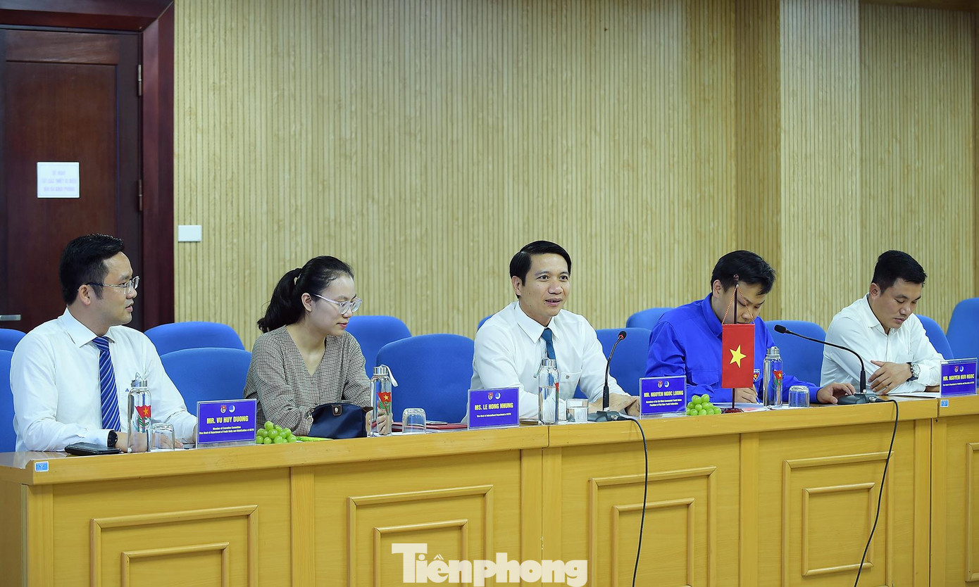 Bí thư Trung ương Đoàn Nguyễn Ngọc Lương và lãnh đạo các ban, đơn vị Trung ương Đoàn tại buổi tiếp. Ảnh: Xuân Tùng Bí thư Trung ương Đoàn Nguyễn Ngọc Lương và lãnh đạo các ban, đơn vị Trung ương Đoàn tại buổi tiếp. Ảnh: Xuân Tùng