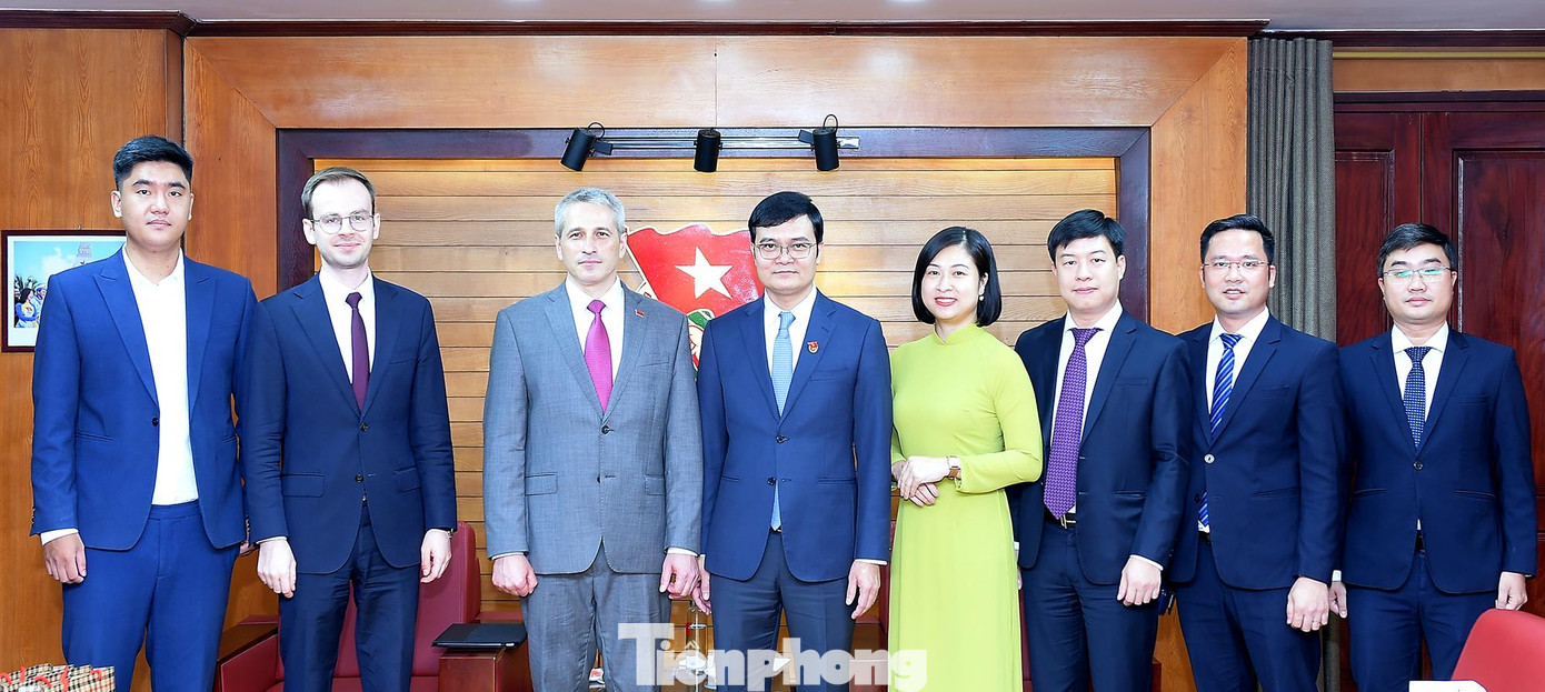 Lãnh đạo và đại biểu đoàn hai bên chụp ảnh lưu niệm. Ảnh: Xuân Tùng