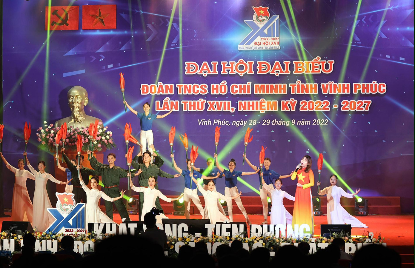 Nhiều ca khúc đi cùng năm tháng đã được thể hiện trong chương trình.