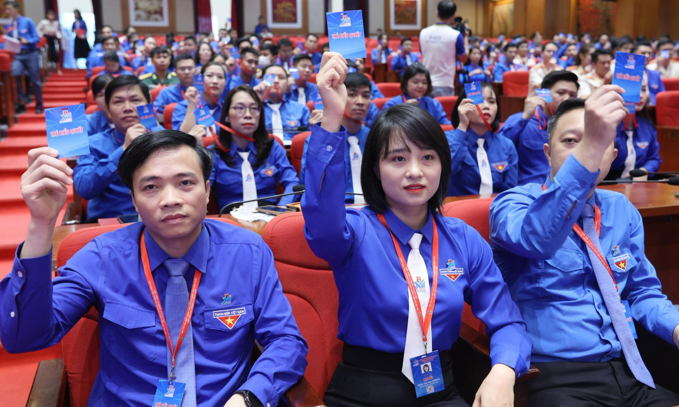 Đại biểu biểu quyết các nội dung tại phiên khai mạc Đại hội. Ảnh: Như Ý