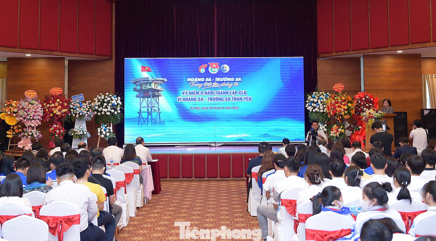 Họp mặt kỷ niệm 8 năm thành lập CLB “Vì Hoàng Sa – Trường Sa thân yêu” ngày 30/9. Ảnh: Xuân Tùng