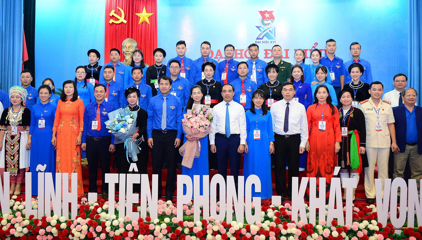 Lãnh đạo Trung ương Đoàn và Tỉnh Tuyên Quang tặng hoa, chúc mừng Ban Chấp hành Tỉnh Đoàn Tuyên Quang khóa XVI. Lãnh đạo Trung ương Đoàn và Tỉnh Tuyên Quang tặng hoa, chúc mừng Ban Chấp hành Tỉnh Đoàn Tuyên Quang khóa XVI.