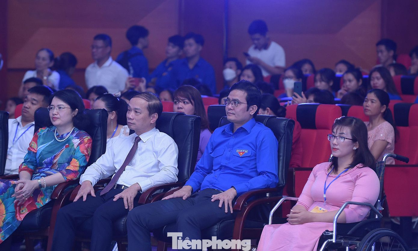 Các đại biểu tham dự chương trình. Ảnh: Xuân Tùng Các đại biểu tham dự chương trình. Ảnh: Xuân Tùng