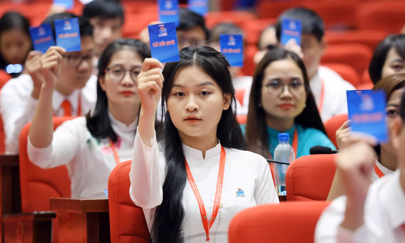Các đại biểu biểu quyết thông qua đề án Ban Chấp hành Tỉnh Đoàn khóa XVII. Ảnh: Như Ý Các đại biểu biểu quyết thông qua đề án Ban Chấp hành Tỉnh Đoàn khóa XVII. Ảnh: Như Ý
