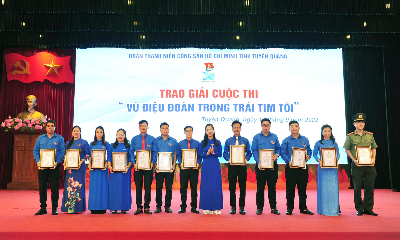 Các thí sinh đạt giải cuộc thi "Vũ điệu Đoàn trong trái tim tôi".