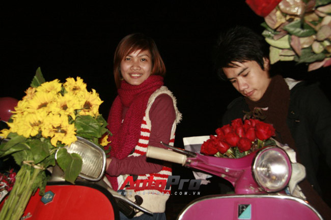 Tuyết Trinh bên chiếc Vespa. Tuyết Trinh bên chiếc Vespa