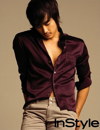 Song Seung Hun trẻ trung khi diện áo sơ mi chấm bi Và ngọt ngào lãng mạn với sơ mi màu hồng nhạt Mặc sơ mi kẻ ca rô, trông anh thật hiền. Một Song Seung Hun mạnh mẽ khi diện sơ mi đen. Hay lịch lãm với kiểu sơ mi thắt nơ ở cổ Chiếc áo sơ mi kẻ màu xanh khiến Seung Hun trông khá "ngầu" Một Song Seung Hun đầy quyến rũ Hình ảnh Seung Hun tại Việt Nam