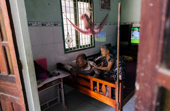 Cần quan tâm chăm sóc sức khỏe, tinh thần, đời sống để các nạn nhân chất độc da cam được hòa nhập với cộng đồng Cần quan tâm chăm sóc sức khỏe, tinh thần, đời sống để các nạn nhân chất độc da cam được hòa nhập với cộng đồng