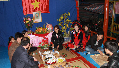 Gia đình đông viên thí sinh dự thi 