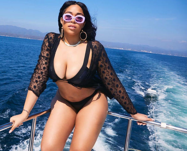 Người mẫu ngoại cỡ Jordyn Woods mặc đầm xẻ sâu khoe ngực đầy nóng bỏng ảnh 6