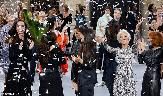 Camila Cabello để ngực trần catwalk ảnh 5