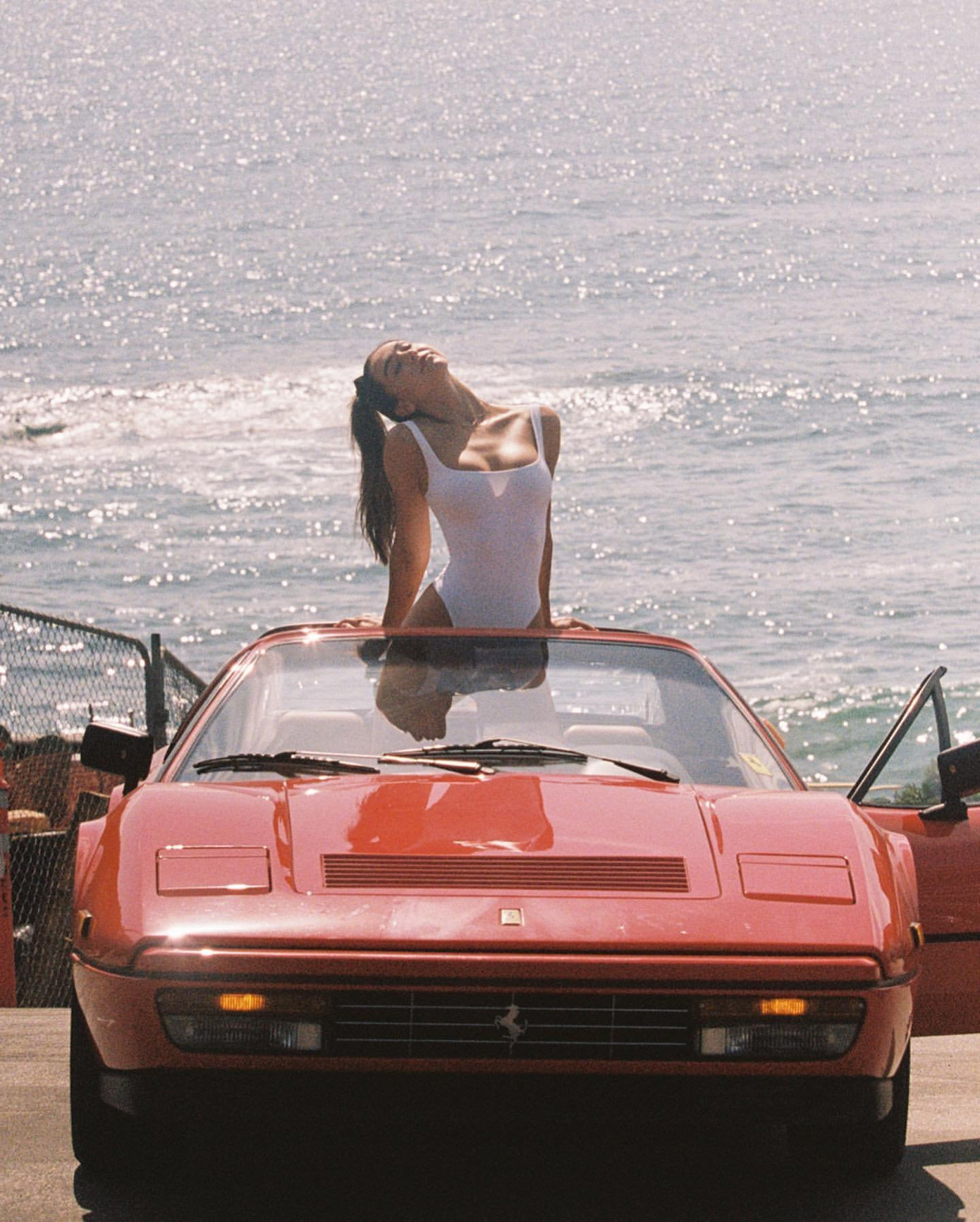 Mỹ nhân được ví như 'tượng nữ thần sắc đẹp' khoe dáng 'bỏng mắt' với áo tắm ảnh 2