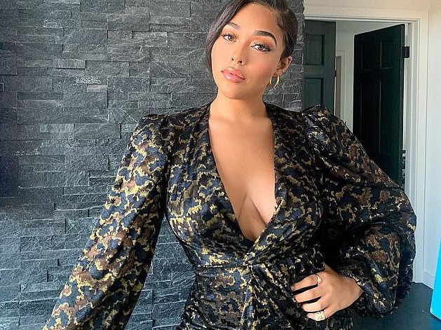 Người mẫu ngoại cỡ Jordyn Woods mặc đầm xẻ sâu khoe ngực đầy nóng bỏng ảnh 3