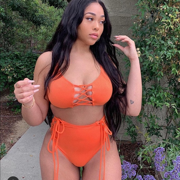 Người mẫu ngoại cỡ Jordyn Woods mặc đầm xẻ sâu khoe ngực đầy nóng bỏng ảnh 7