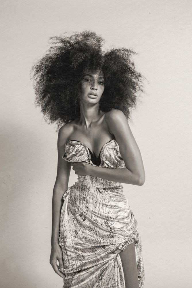 Siêu mẫu nội y Joan Smalls ngực trần, quyến rũ mê hồn trên tạp chí ảnh 4