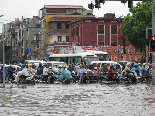 Ngập lụt trong mùa mưa tại Hà Nội Ảnh: Nguyễn Tú