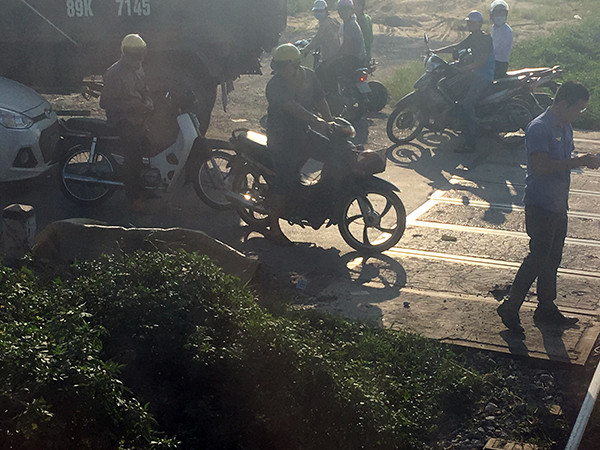 BẢN TIN ATGT: Người đàn ông chết thương tâm dưới bánh xe tải ảnh 4