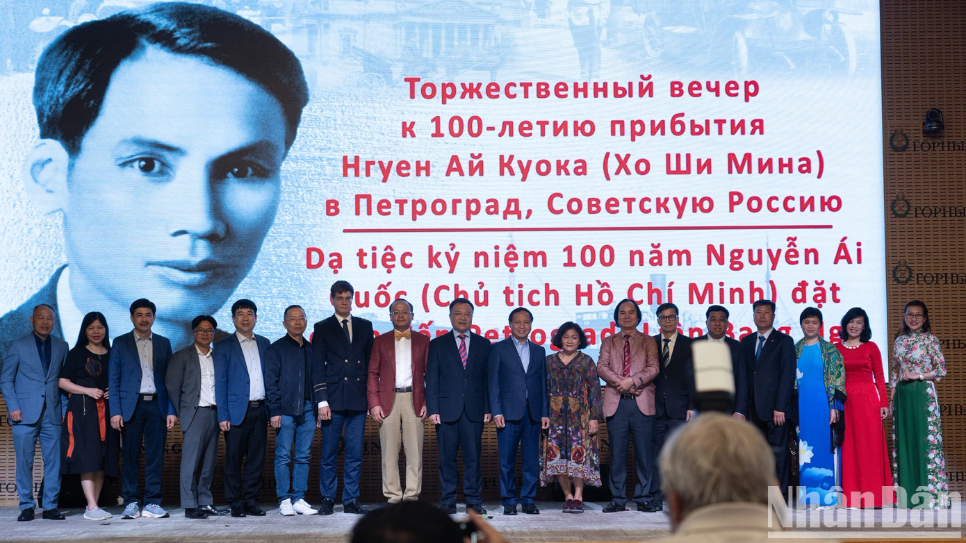 Dạ tiệc kỷ niệm 100 năm Nguyễn Ái Quốc đặt chân đến Petrograd, nay là Saint Petersburg. Ảnh: Thanh Thế Dạ tiệc kỷ niệm 100 năm Nguyễn Ái Quốc đặt chân đến Petrograd, nay là Saint Petersburg. Ảnh: Thanh Thế