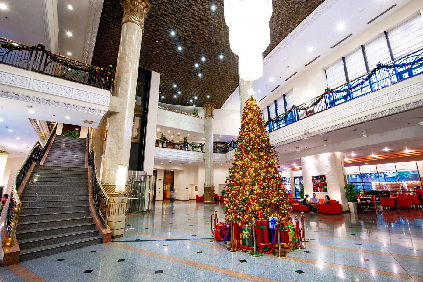 Không gian mang đậm nét kiến trúc Pháp bên trong khách sạn Hilton Opera Hà Nội. Ảnh: Hilton Opera Hà Nội.