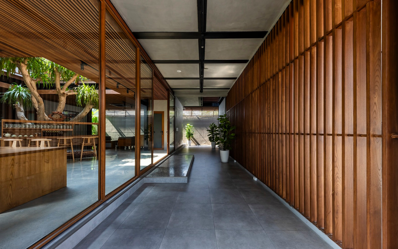 Nhóm kiến trúc sư cho rằng, mong muốn lớn nhất của họ tại ngôi nhà này, là có thể chia sẻ những khía cạnh quen thuộc nhất của văn hóa và khí hậu Việt Nam thông qua thiết kế nhà ở.