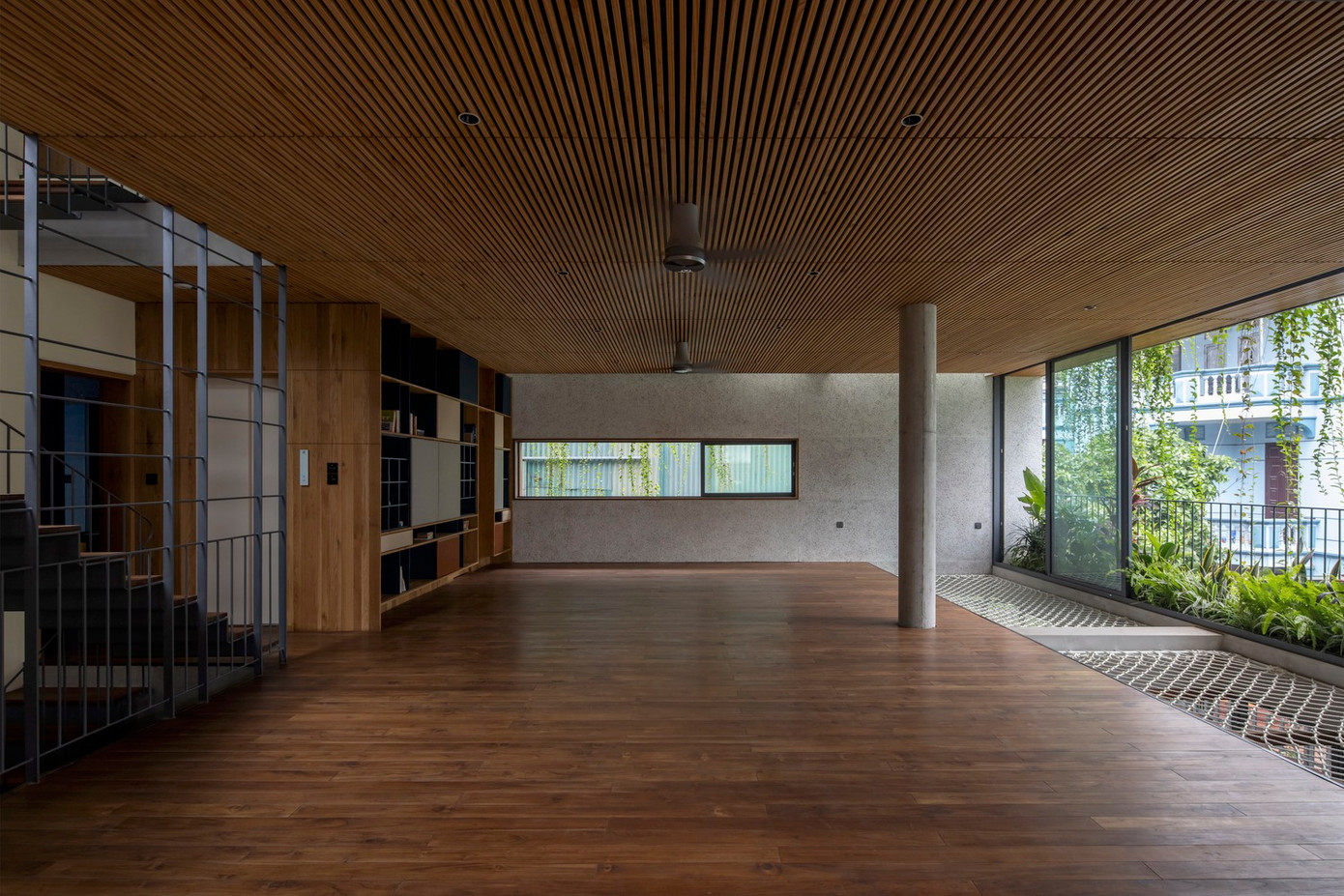 Tầng 2 bao gồm 1 phòng ngủ và không gian sinh hoạt chung rộng rãi.