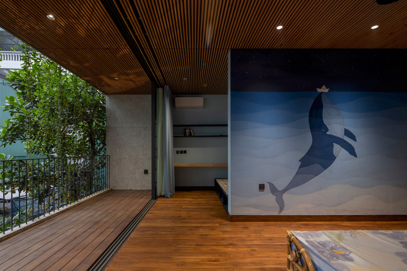 Tầng 2 bao gồm 1 phòng ngủ và không gian sinh hoạt chung rộng rãi.