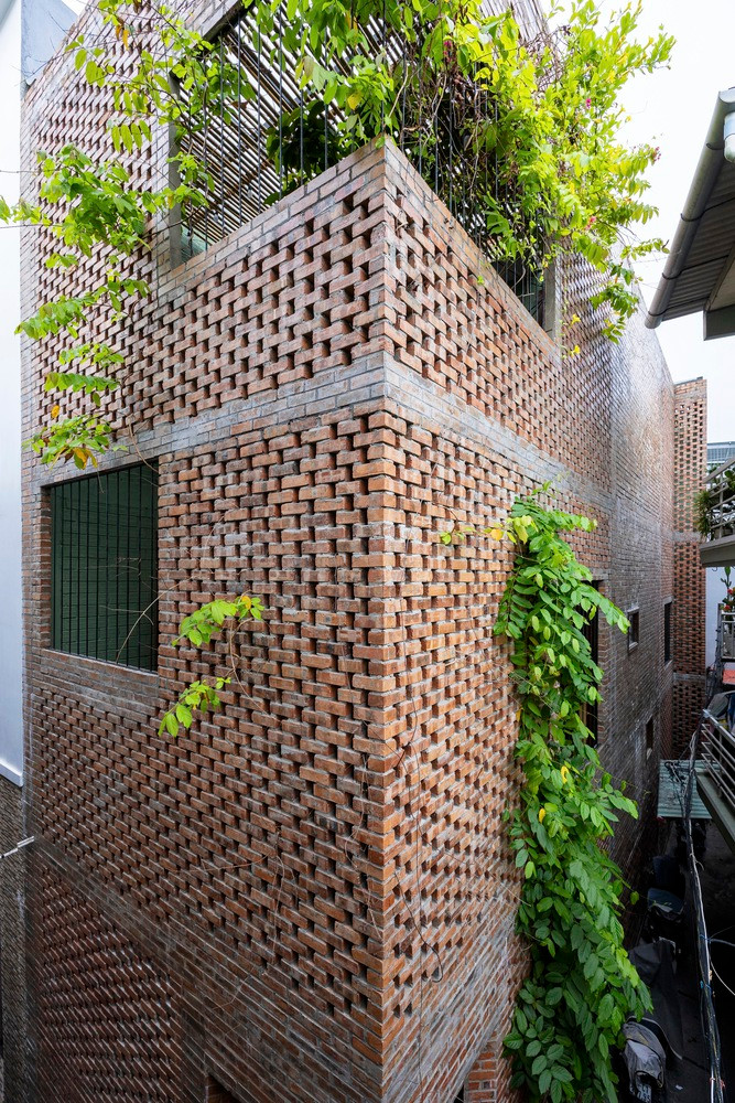 Gia chủ là gia đình ba người mong muốn một không gian sống tối giản với 3 phòng ngủ, một phòng làm việc và các không gian sinh hoạt mang đến sự mộc mạc, ấm cúng, pha chút cách điệu. Gia chủ là gia đình ba người mong muốn một không gian sống tối giản với 3 phòng ngủ, một phòng làm việc và các không gian sinh hoạt mang đến sự mộc mạc, ấm cúng, pha chút cách điệu.