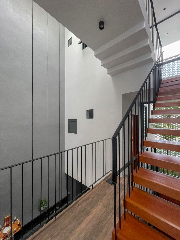 Các khoảng trống được mở rộng khắp các tầng khác nhau để tạo cảm giác rộng rãi, thoáng mát hơn.