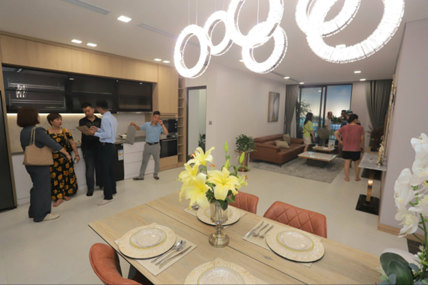 (Đông đảo lượt khách hàng có nhu cầu ở thực đã tới tham quan và trải nghiệm trực tiếp tại dự án)