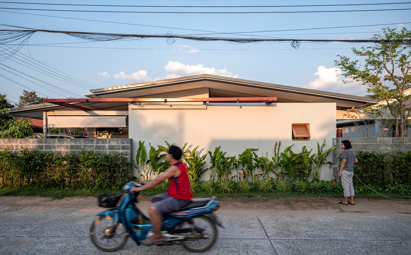 Kiến trúc sư còn tính toán việc xây dựng đơn giản, có tổ chức để tiết kiệm chi phí và sau này, công tác bảo trì ngôi nhà dễ dàng hơn.