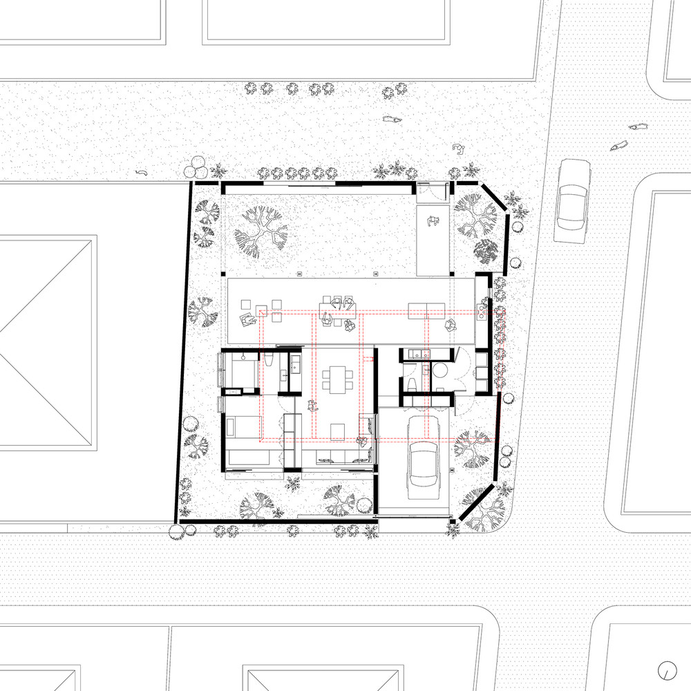 Do đó, kiến trúc sư chia ngôi nhà thành bốn khu vực chính. Đầu tiên là khu vực sinh sống dành cho một người, bao gồm phòng ngủ, phòng tắm, khu vực sinh hoạt và bếp nhỏ gọn nằm ở phía Bắc.