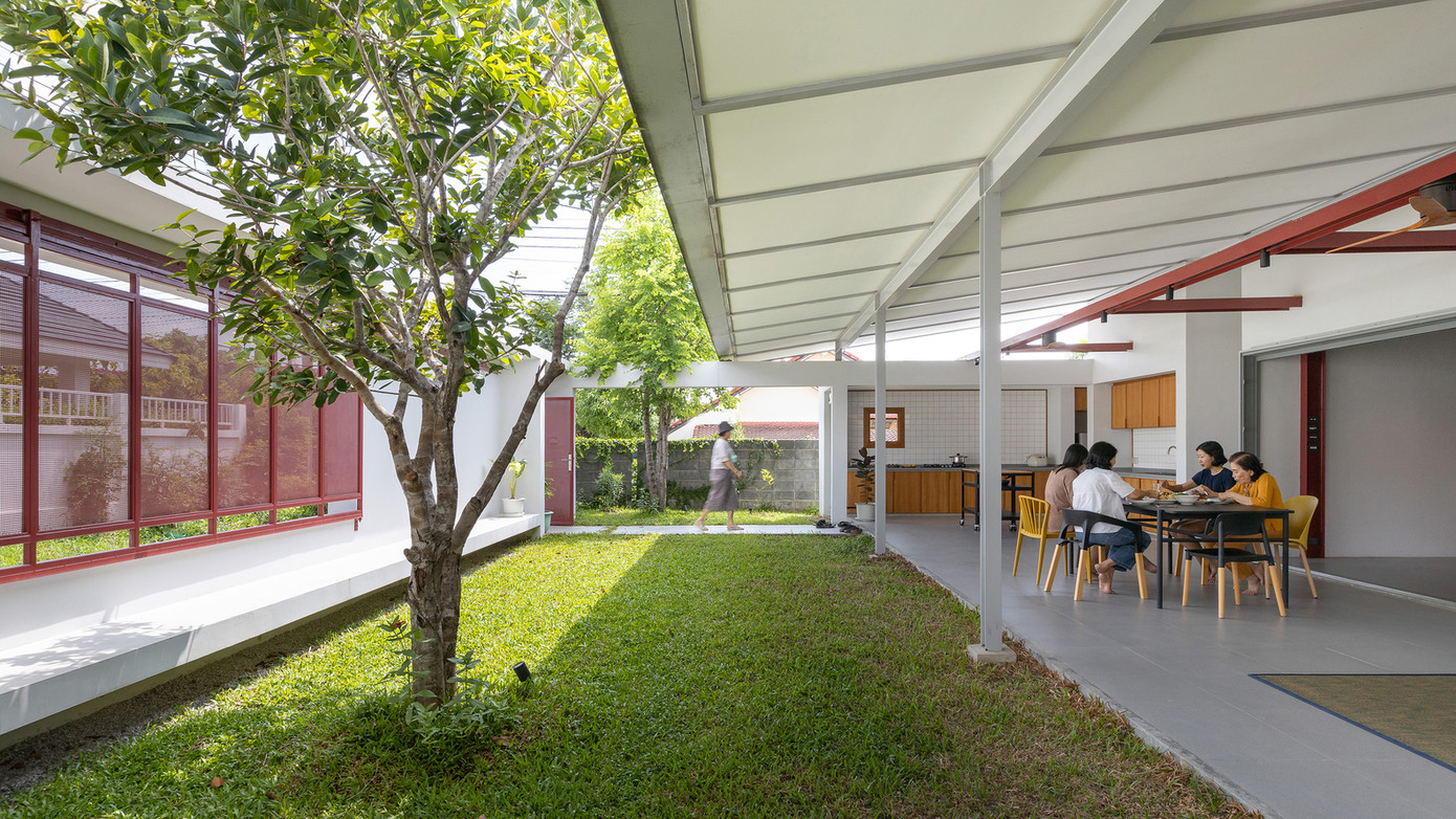 Có thể nói, ngôi nhà này phục vụ mục đích kép, vừa là nơi ở cho một người, vừa là không gian chung cho một gia đình gắn bó sống gần nhau. Do đó, sau khi xây dựng xong, rất nhiều người đã đến chiêm ngưỡng và dành lời khen ngợi về vẻ đẹp và công năng của ngôi nhà.