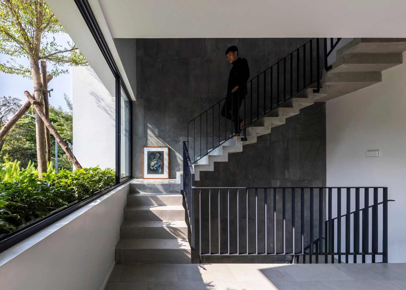 Theo đó, các kiến trúc sư đã tạo ra những khu vườn treo liên thông với nhau ở mặt tiền, để chống lại sức nóng từ mặt trời phía Tây.