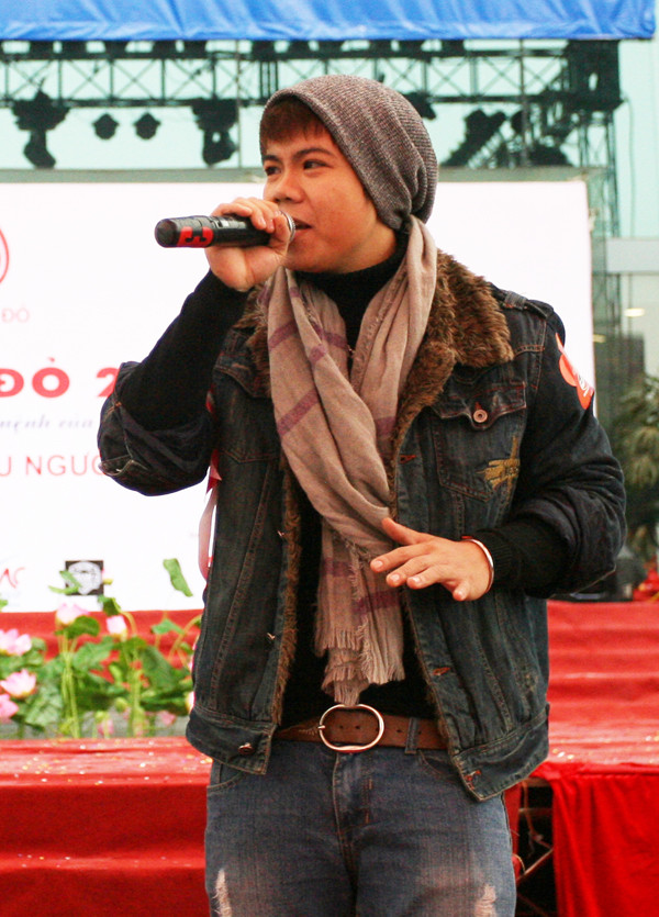 Ca sĩ Đinh Mạnh Ninh