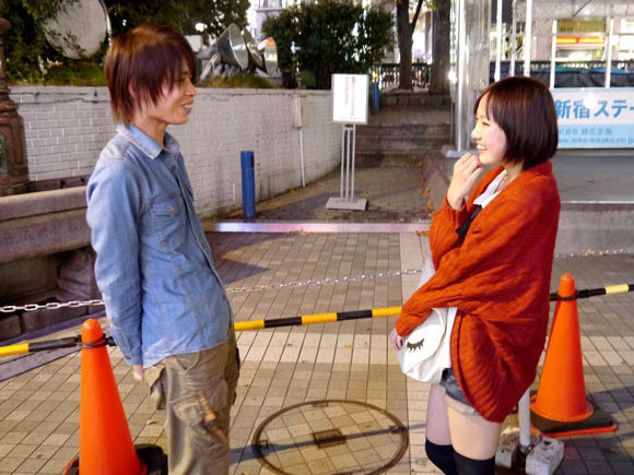 Daiichiro gặp gỡ Runa đến từ Ikebukuro. Daiichiro gặp gỡ Runa đến từ Ikebukuro