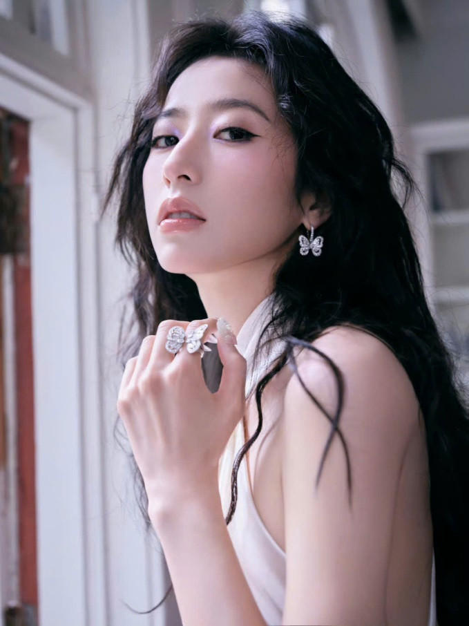 Châu Vũ Đồng bị cho là bắt nạt Kim Thần khi cùng tham gia show. Châu Vũ Đồng bị cho là bắt nạt Kim Thần khi cùng tham gia show.