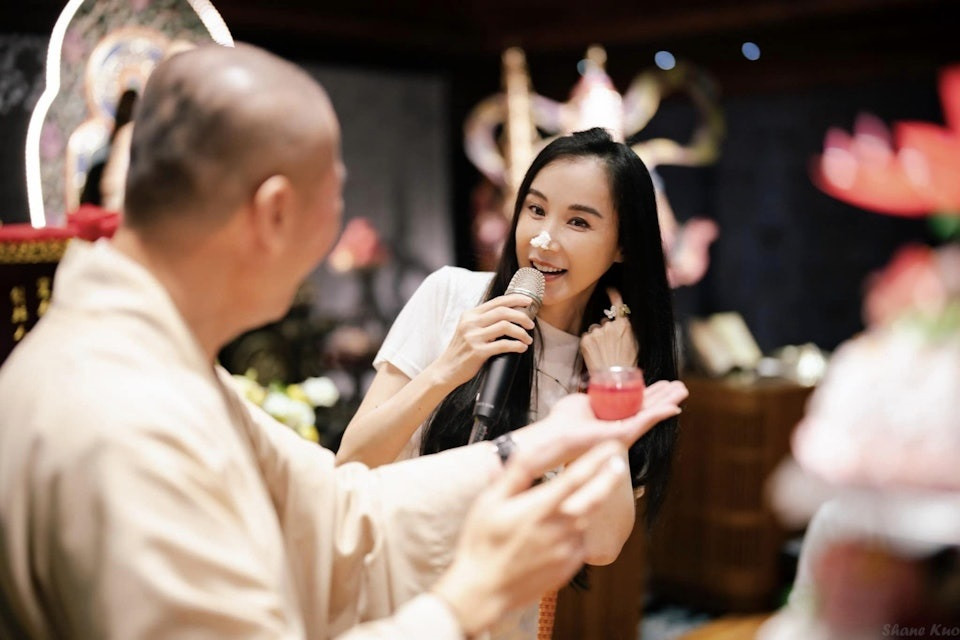 Tiêu Tường có sự nghiên cứu về Phật Pháp và thư pháp. Tiêu Tường có sự nghiên cứu về Phật Pháp và thư pháp.