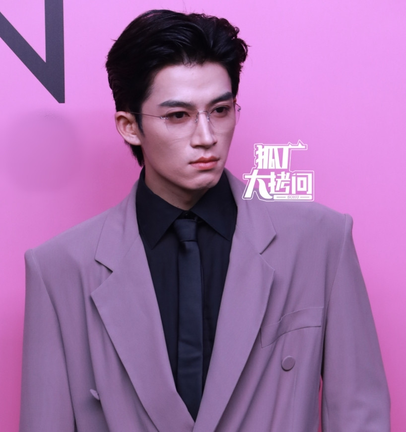 Sự kiện còn có sự tham dự của các nghệ sĩ như Vương Tinh Việt, Trương Nhược Quân, Trương Lăng Hách, Đàn Kiện Thứ (từ trái sang phải). Sự kiện còn có sự tham dự của các nghệ sĩ như Vương Tinh Việt, Trương Nhược Quân, Trương Lăng Hách, Đàn Kiện Thứ (từ trái sang phải).