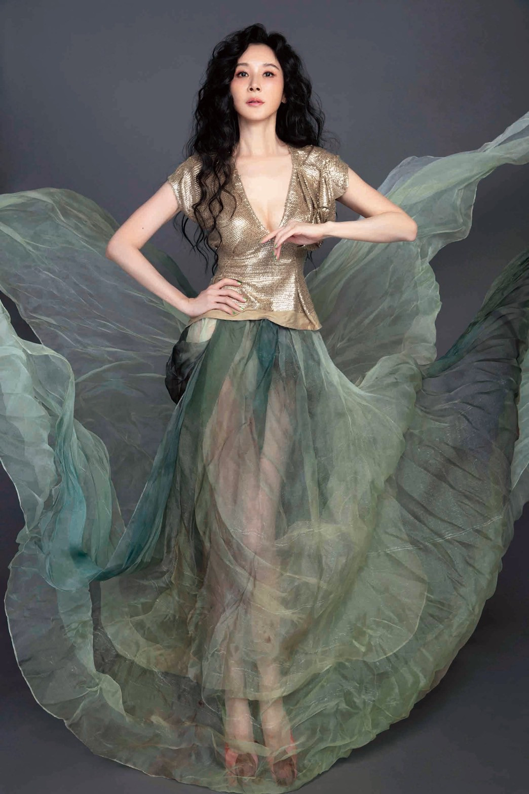 Tiêu Tường thực hiện bộ ảnh mới với mục đích từ thiện. Tiêu Tường thực hiện bộ ảnh mới với mục đích từ thiện.