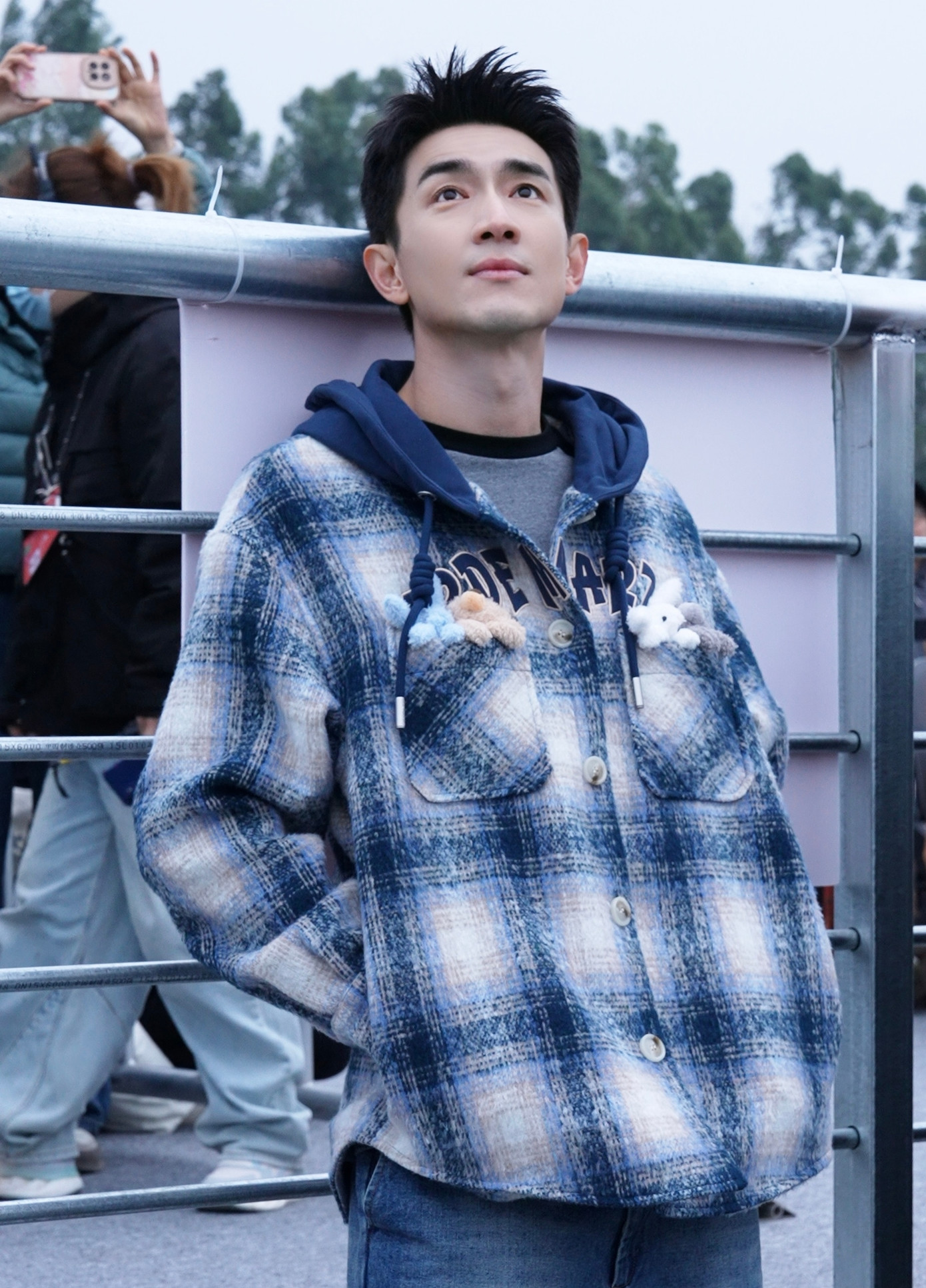 Triệu Lệ Dĩnh và Lâm Canh Tân tham gia lễ bắn pháo hoa tại Tuyền Châu, Trung Quốc. Triệu Lệ Dĩnh và Lâm Canh Tân tham gia lễ bắn pháo hoa tại Tuyền Châu, Trung Quốc.