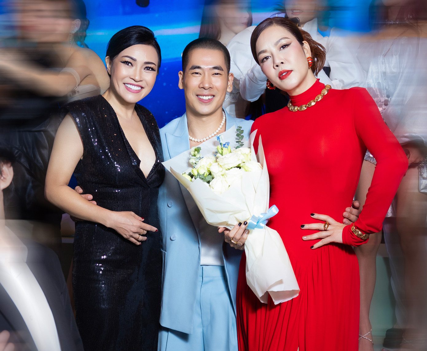 Giám đốc thời trang Travis Nguyễn, "phù thủy" đứng sau những màn "phù phép" giúp các chị đẹp lột xác trên sân khấu. Giám đốc thời trang Travis Nguyễn, "phù thủy" đứng sau những màn "phù phép" giúp các chị đẹp lột xác trên sân khấu.